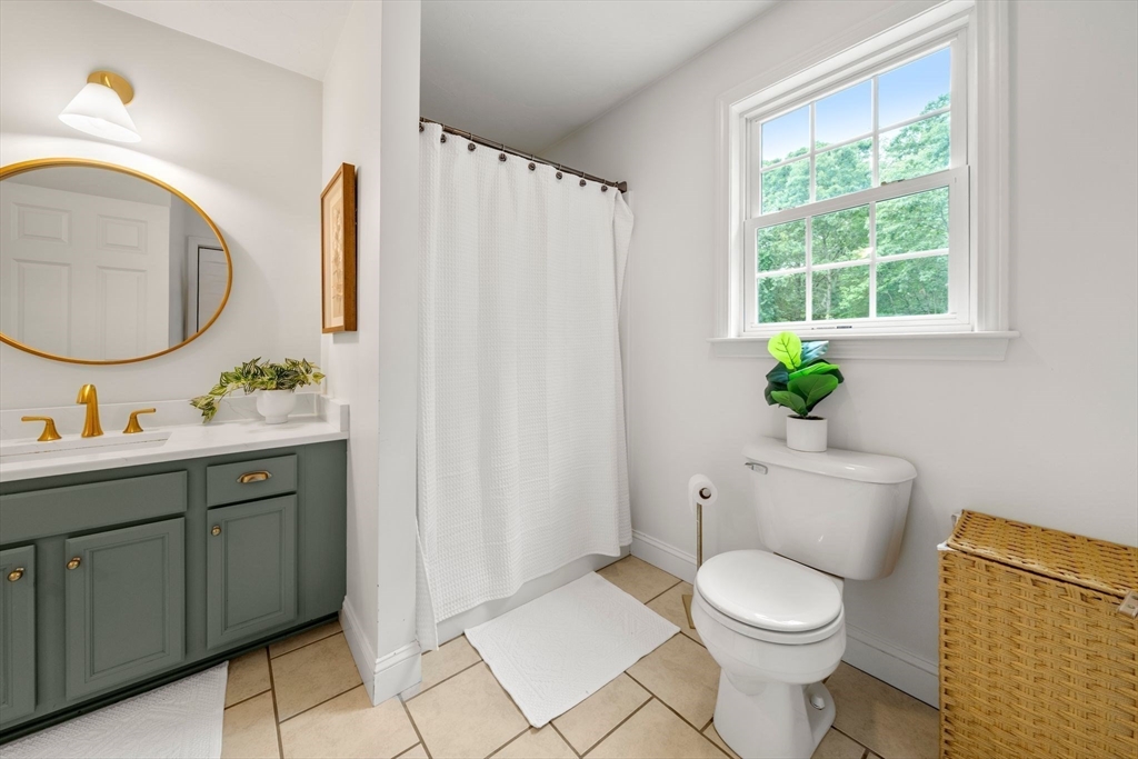 22 Edgewater Dr