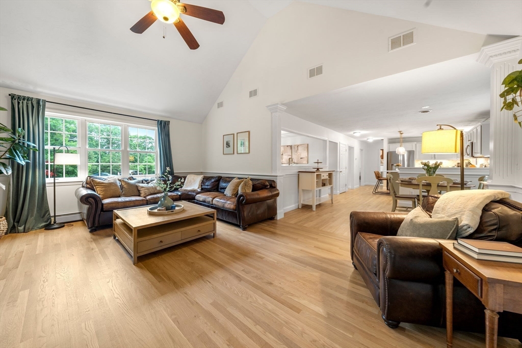 22 Edgewater Dr