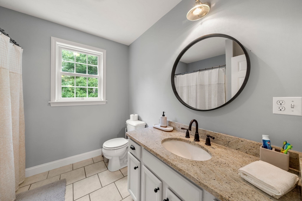 22 Edgewater Dr