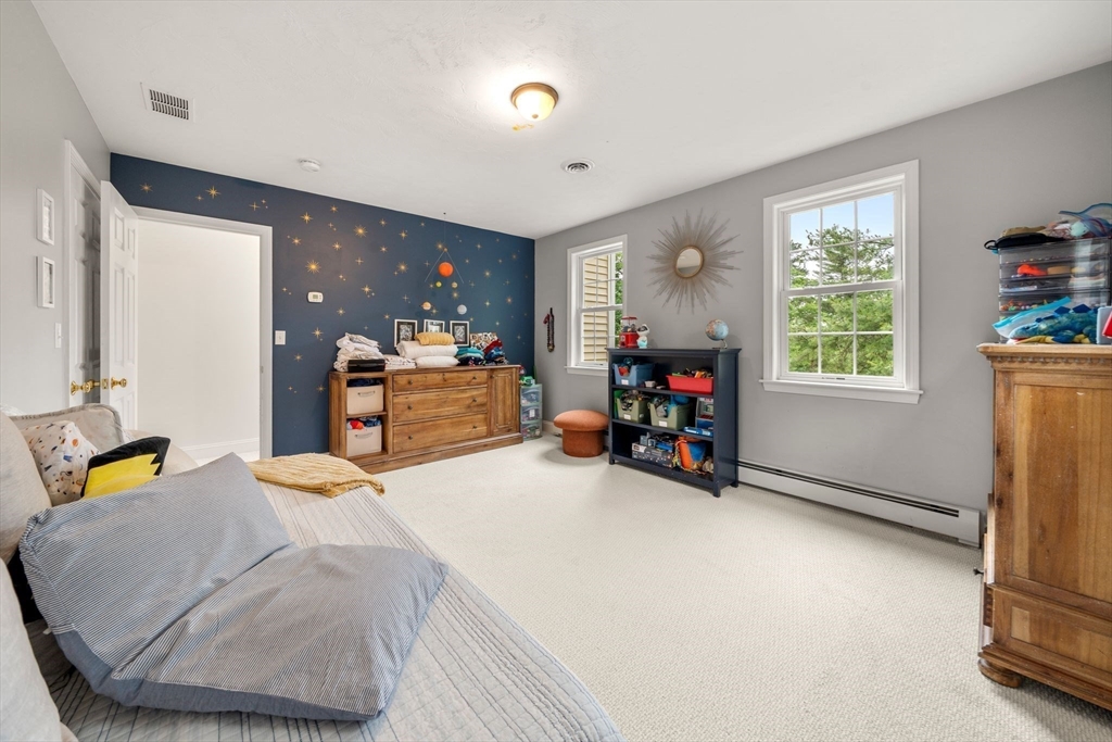 22 Edgewater Dr