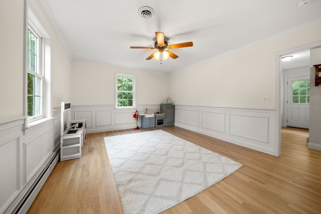 22 Edgewater Dr