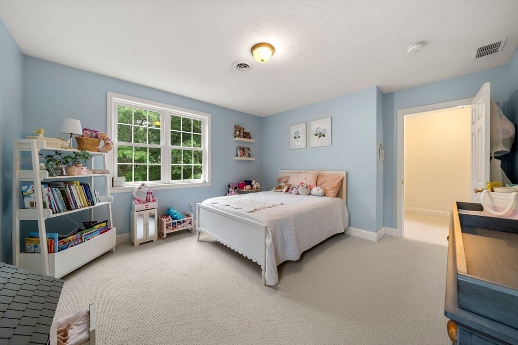 22 Edgewater Dr