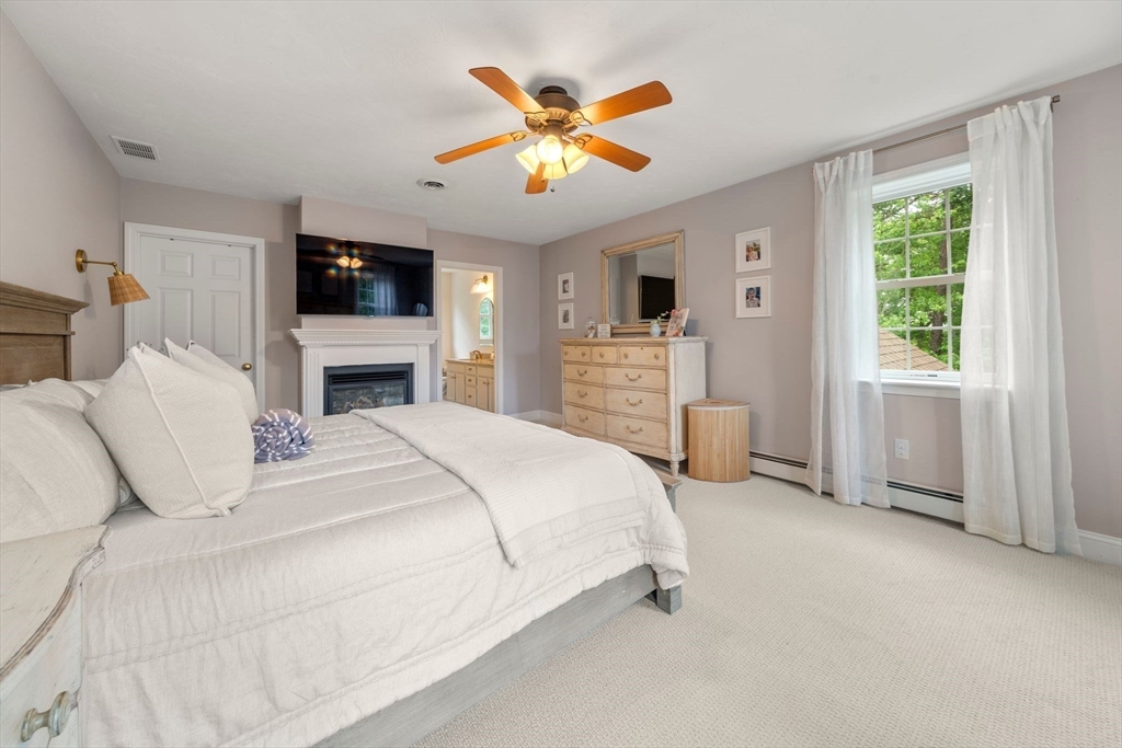 22 Edgewater Dr