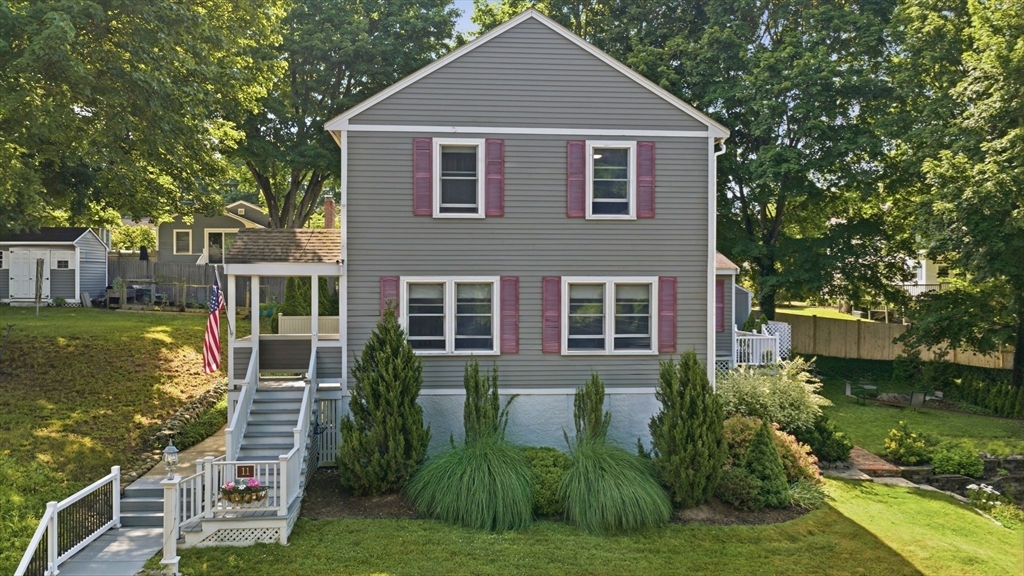 11 Friend St