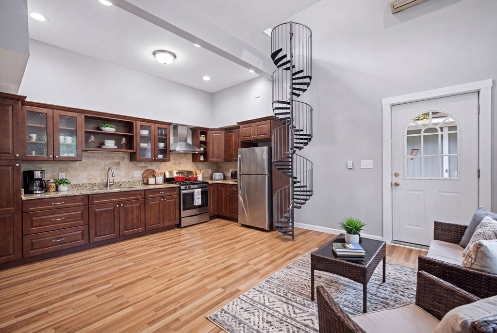 4 Juniper Ln
