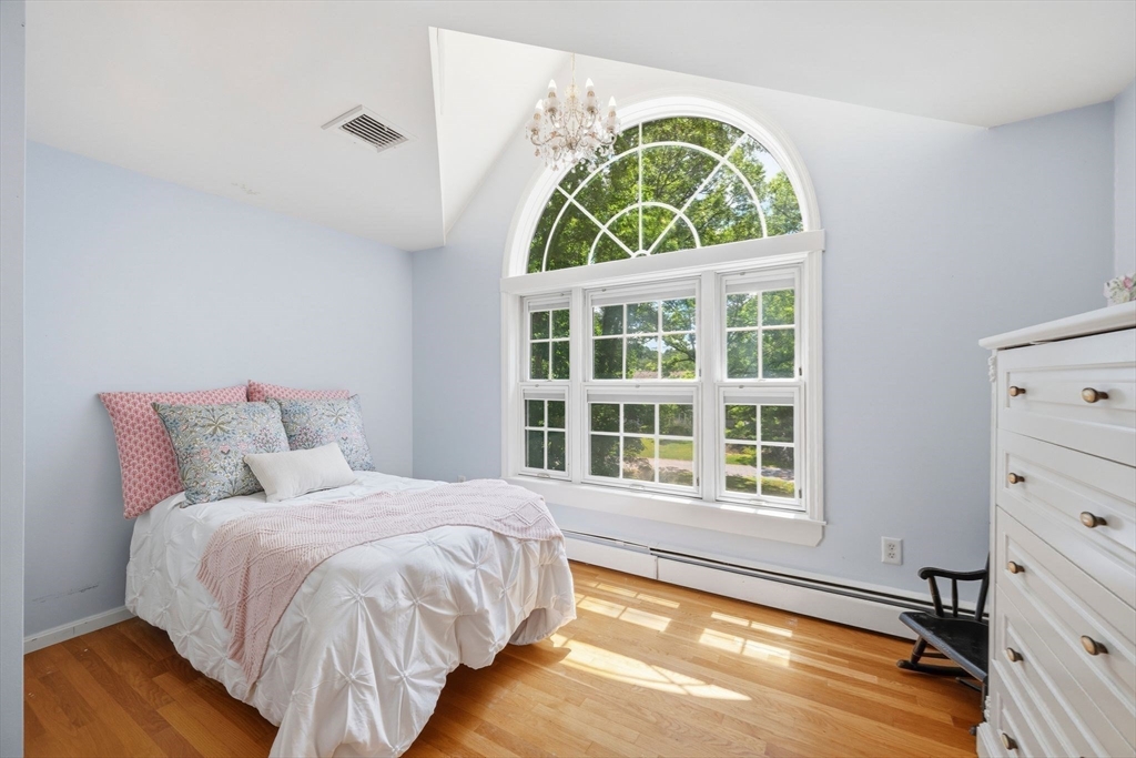4 Juniper Ln