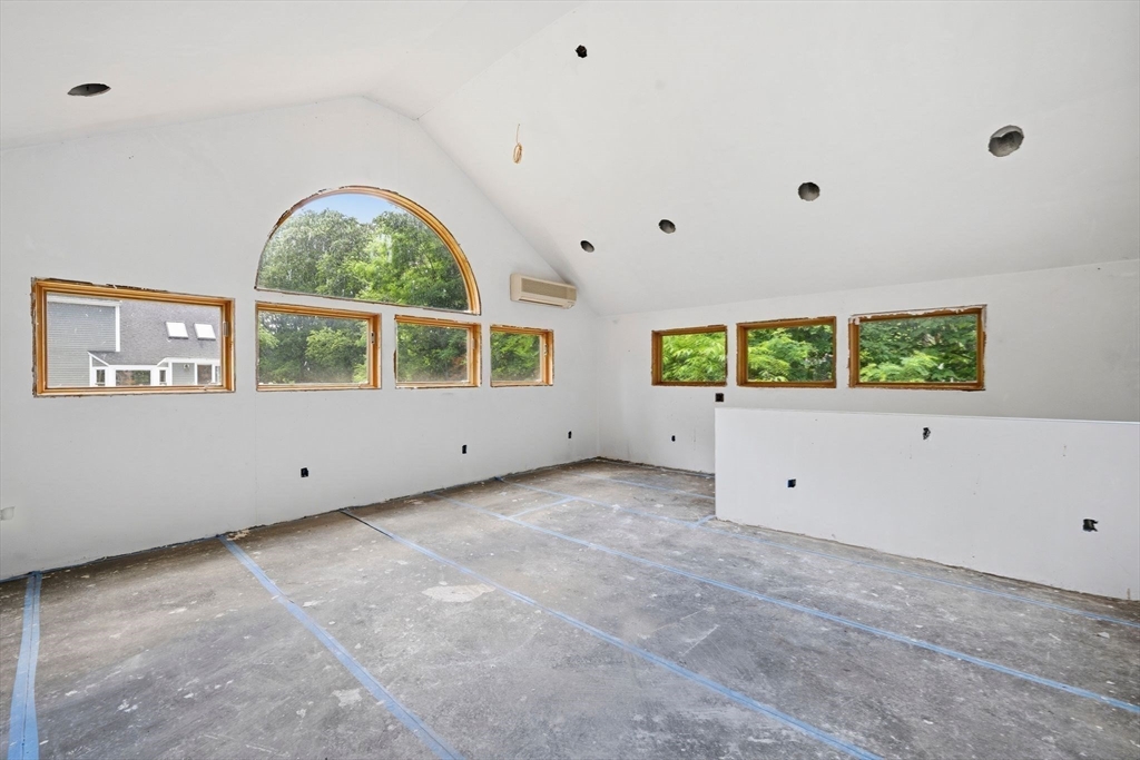 4 Juniper Ln
