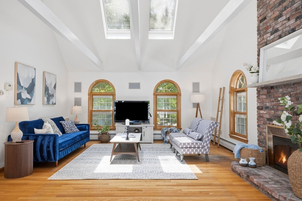 4 Juniper Ln