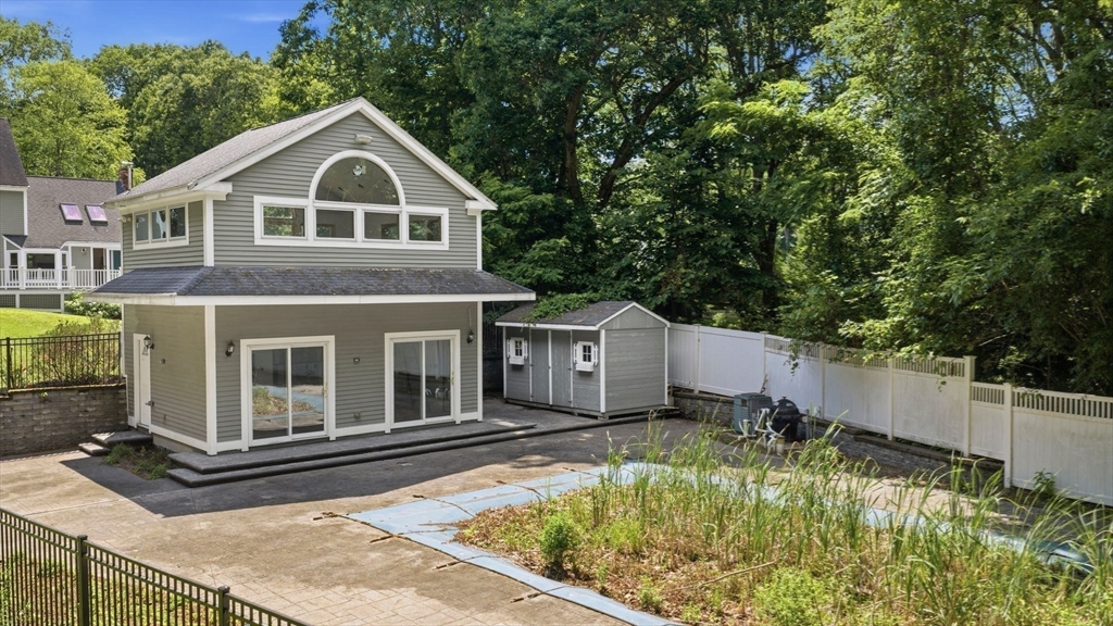 4 Juniper Ln