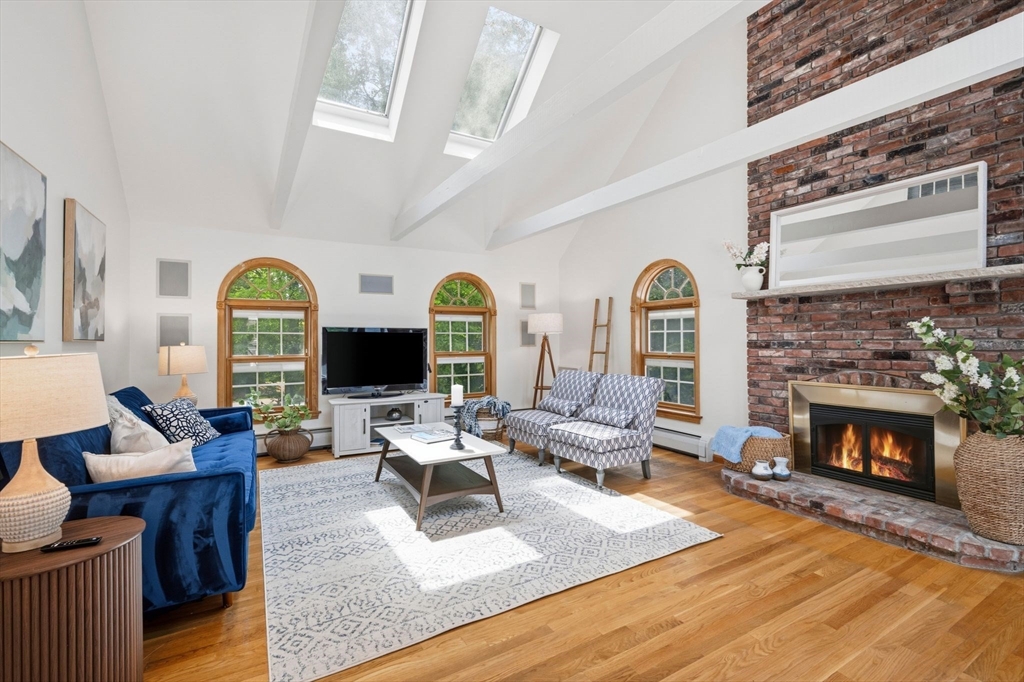 4 Juniper Ln