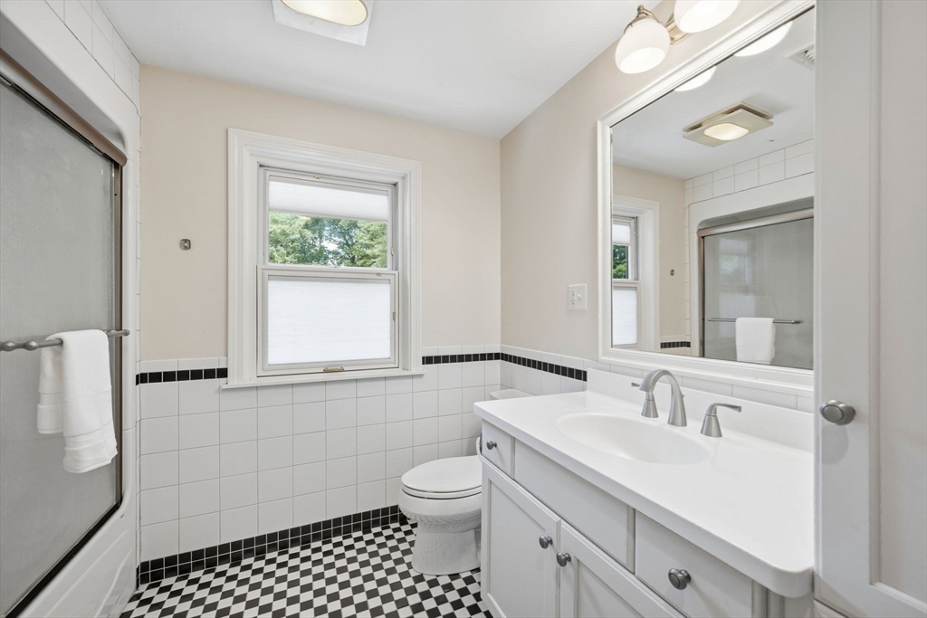 4 Juniper Ln