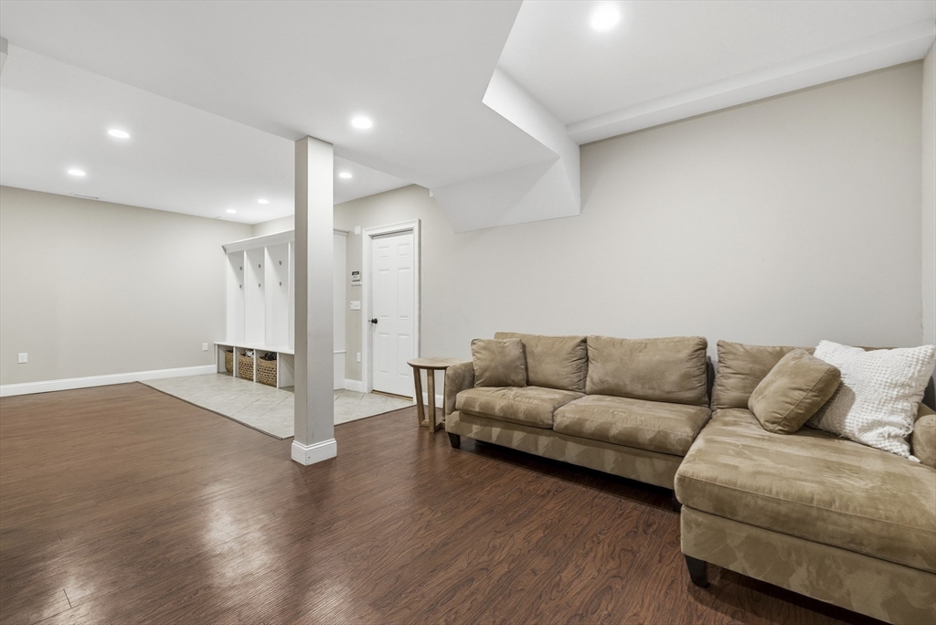 11 Tappan Way