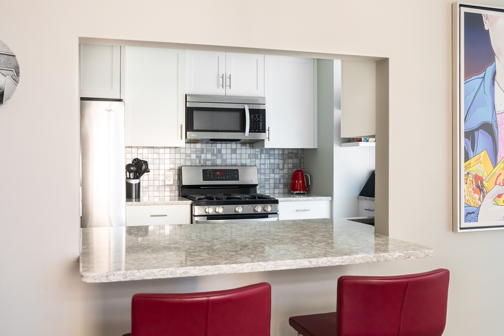 3 Avery St # 604