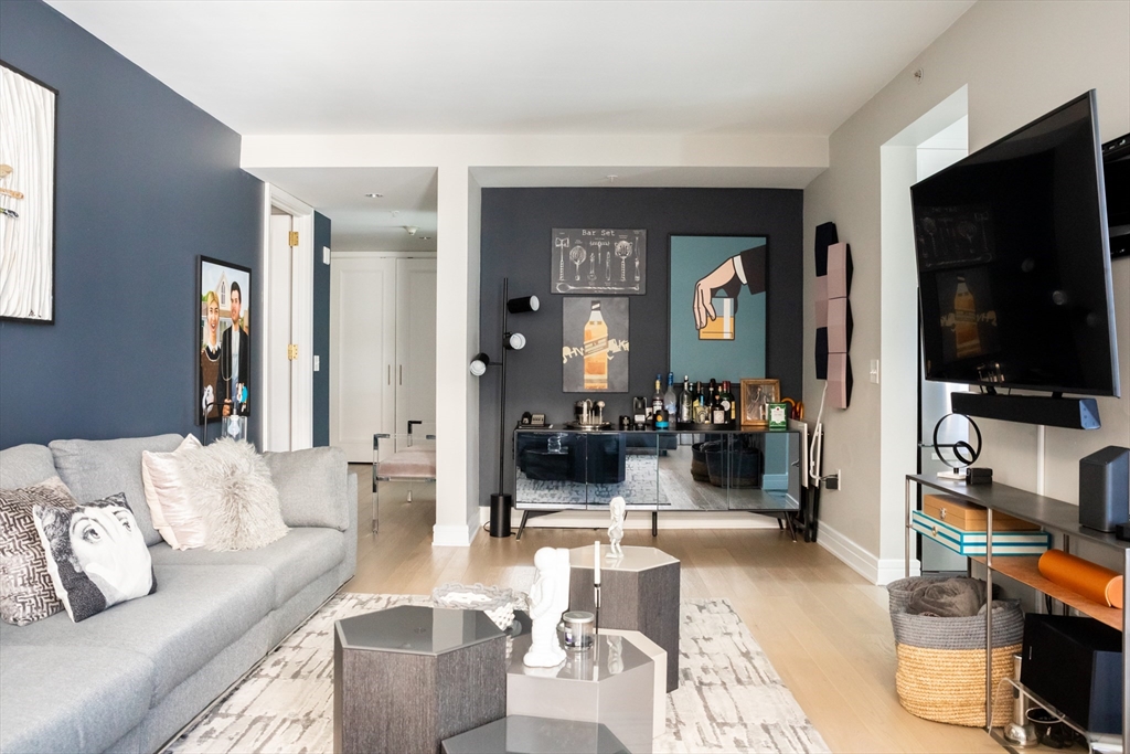3 Avery St # 604