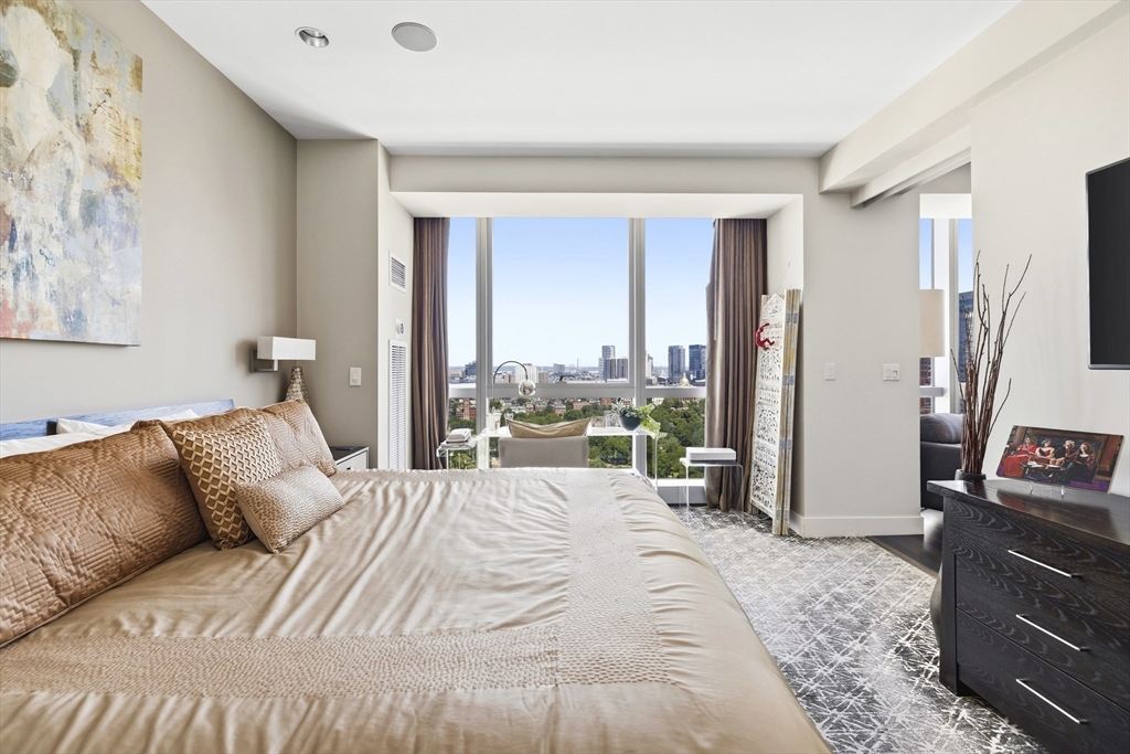110 Stuart St # 27F