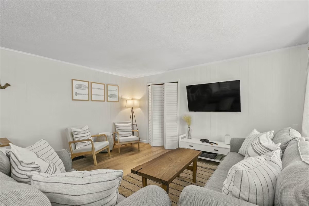 230 Gosnold Unit: 14ABC