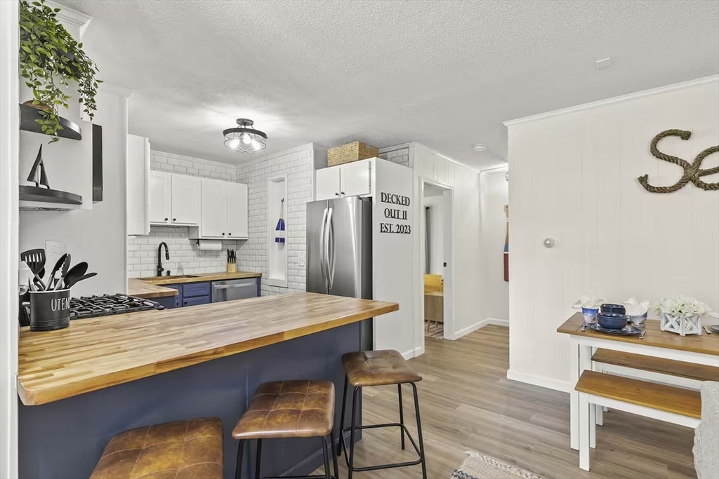 230 Gosnold Unit: 14ABC