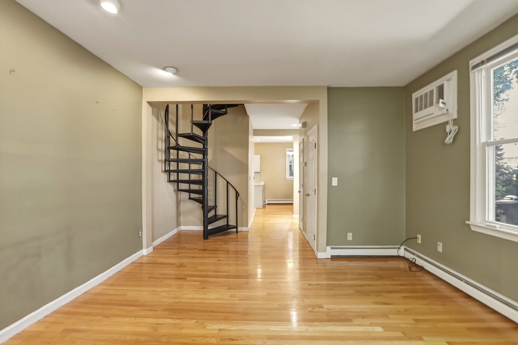 127 Kilsyth Rd # 3