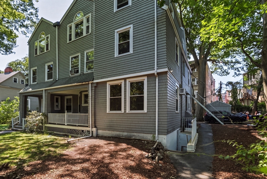 127 Kilsyth Rd # 3