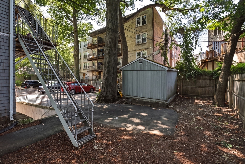 127 Kilsyth Rd # 3