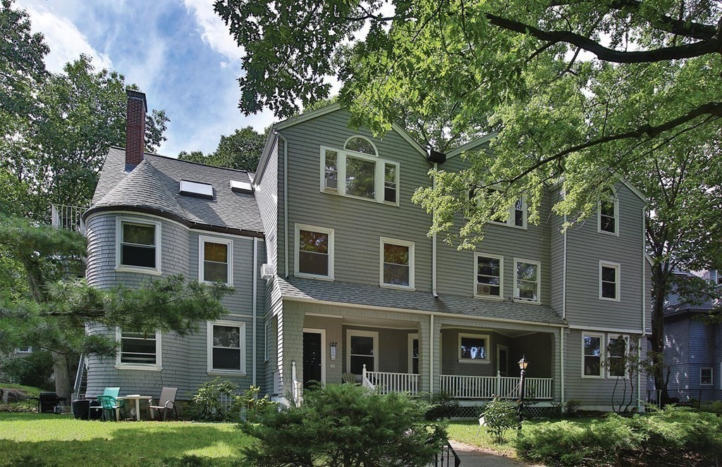127 Kilsyth Rd # 3