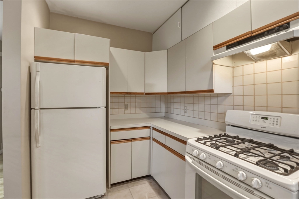 127 Kilsyth Rd # 3