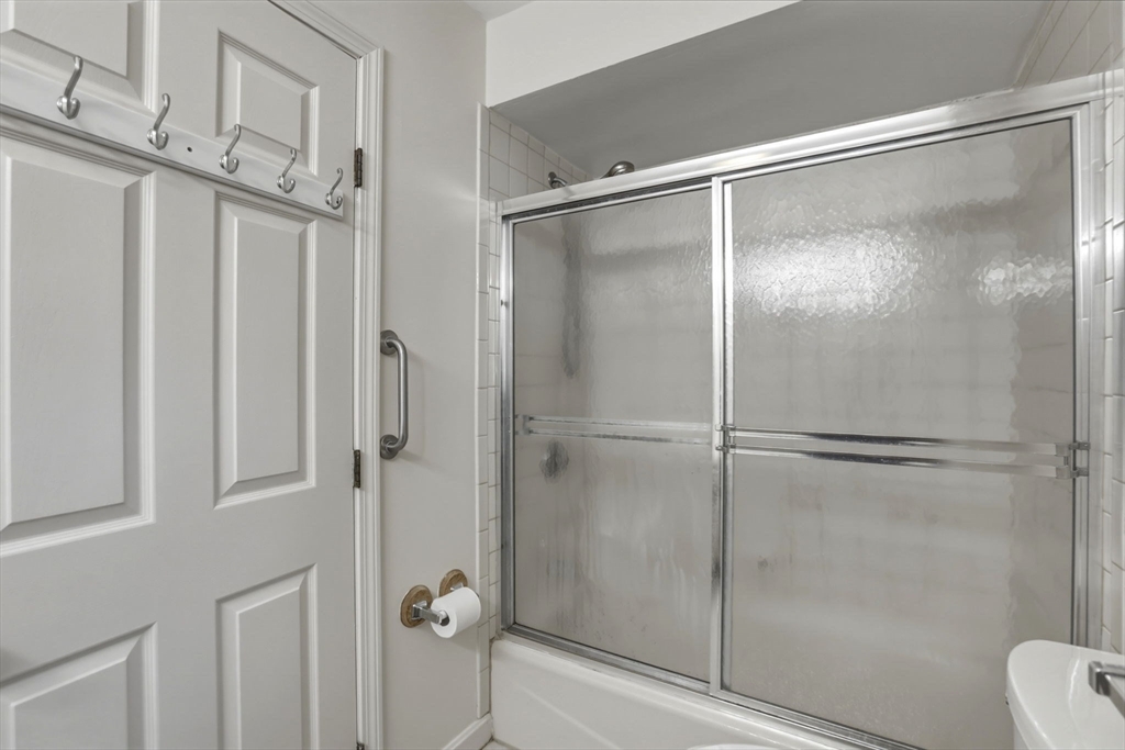 127 Kilsyth Rd # 3