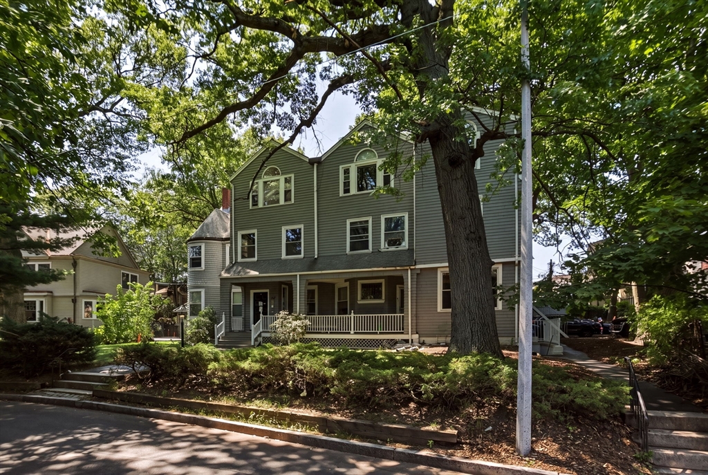 127 Kilsyth Rd # 3
