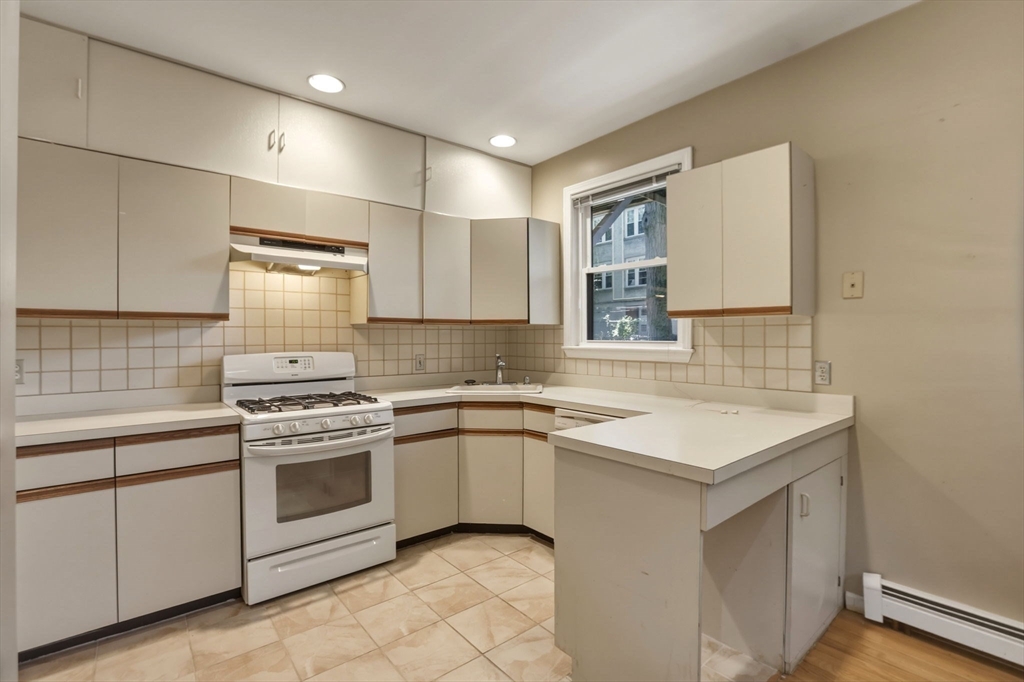 127 Kilsyth Rd # 3