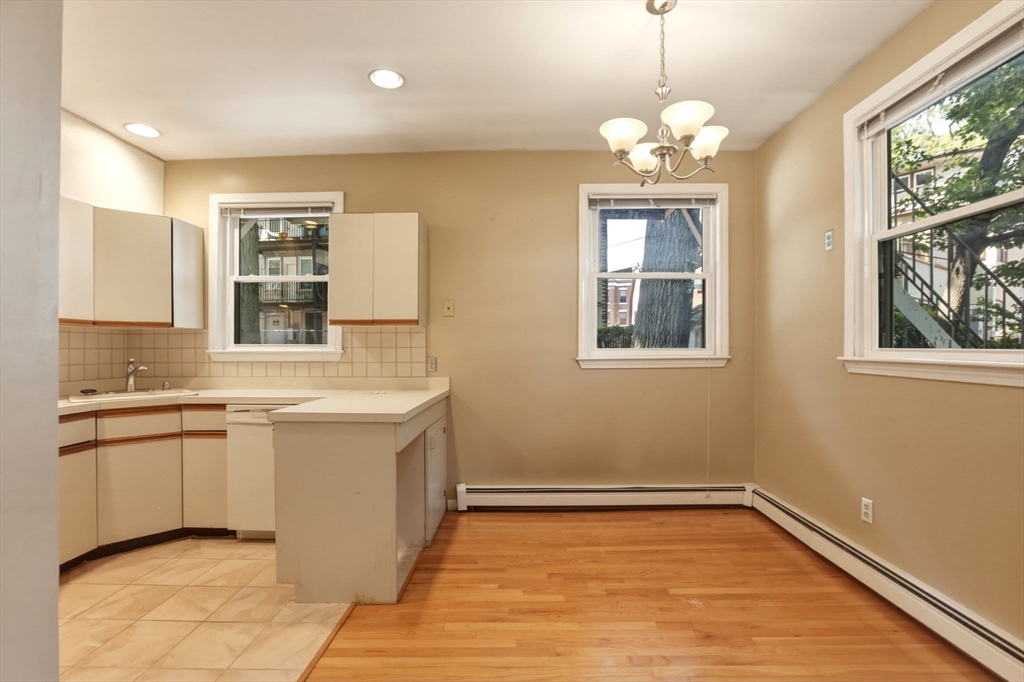 127 Kilsyth Rd # 3