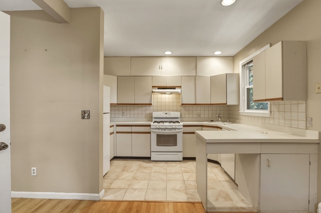 127 Kilsyth Rd # 3