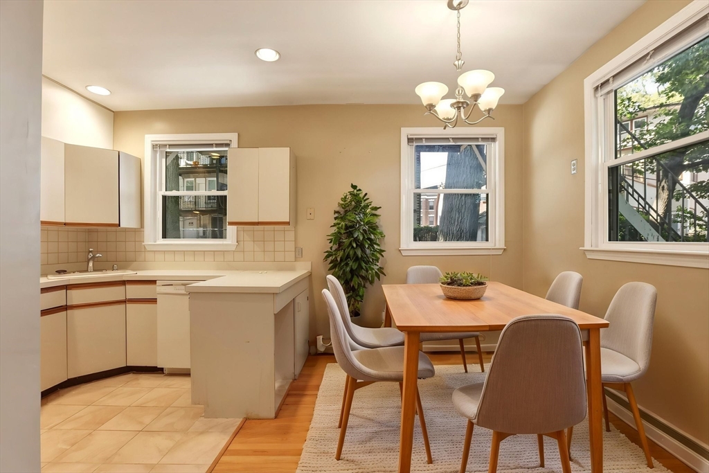 127 Kilsyth Rd # 3