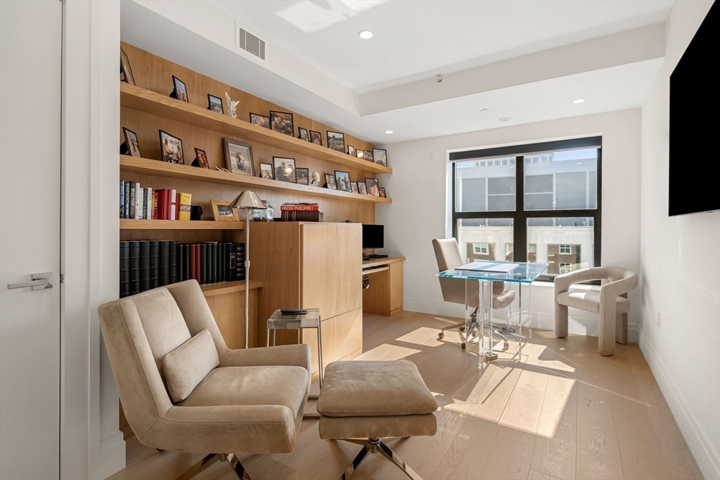 300 Boylston St Unit: PH1201