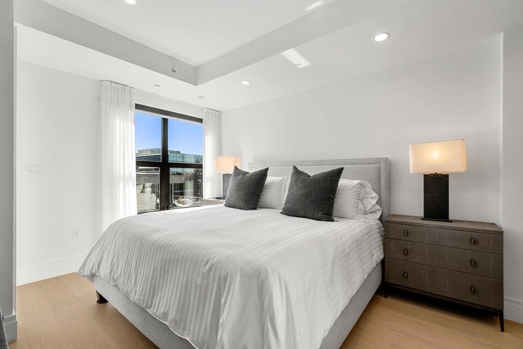 300 Boylston St Unit: PH1201