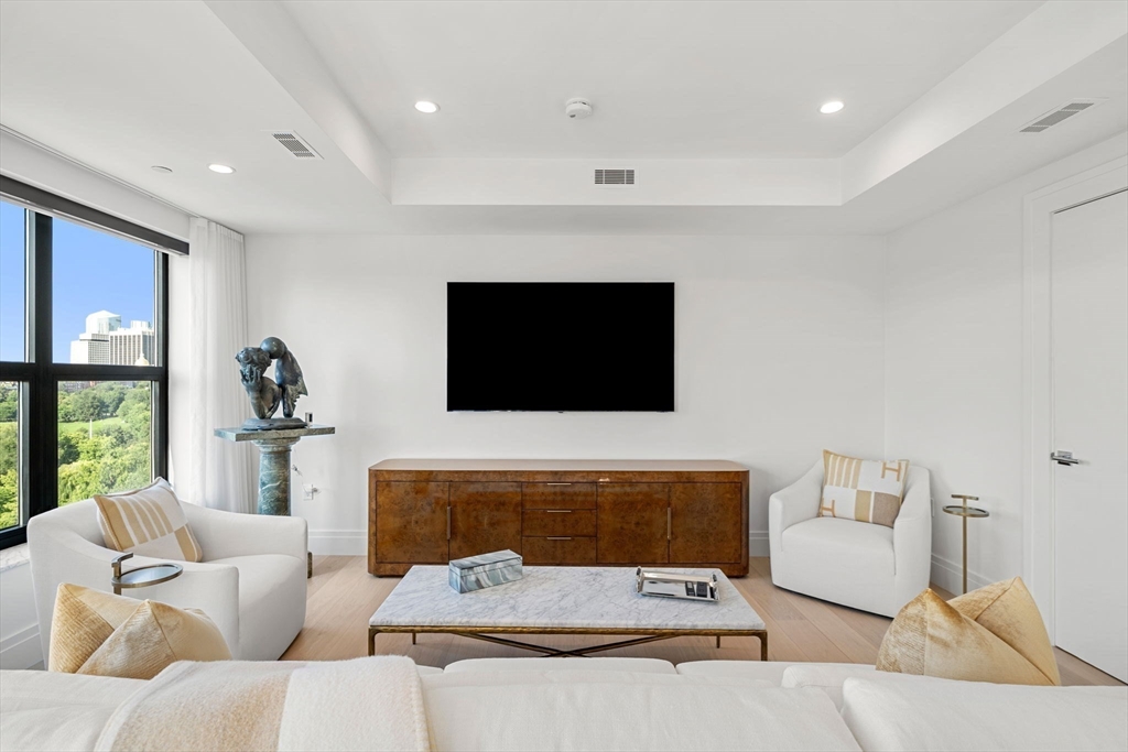 300 Boylston St Unit: PH1201