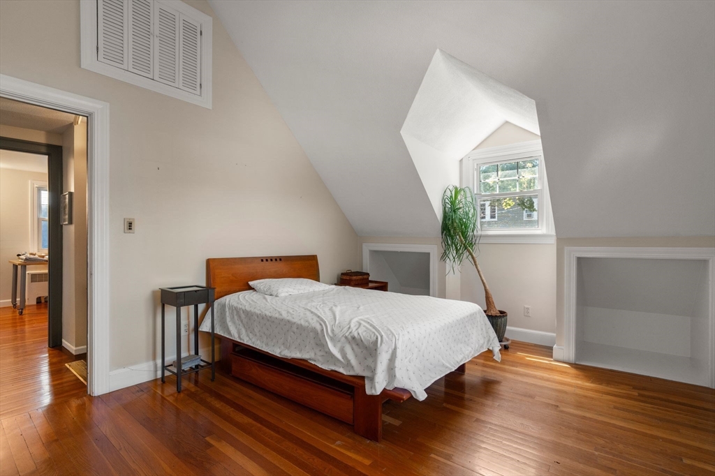 29 Laurel St.