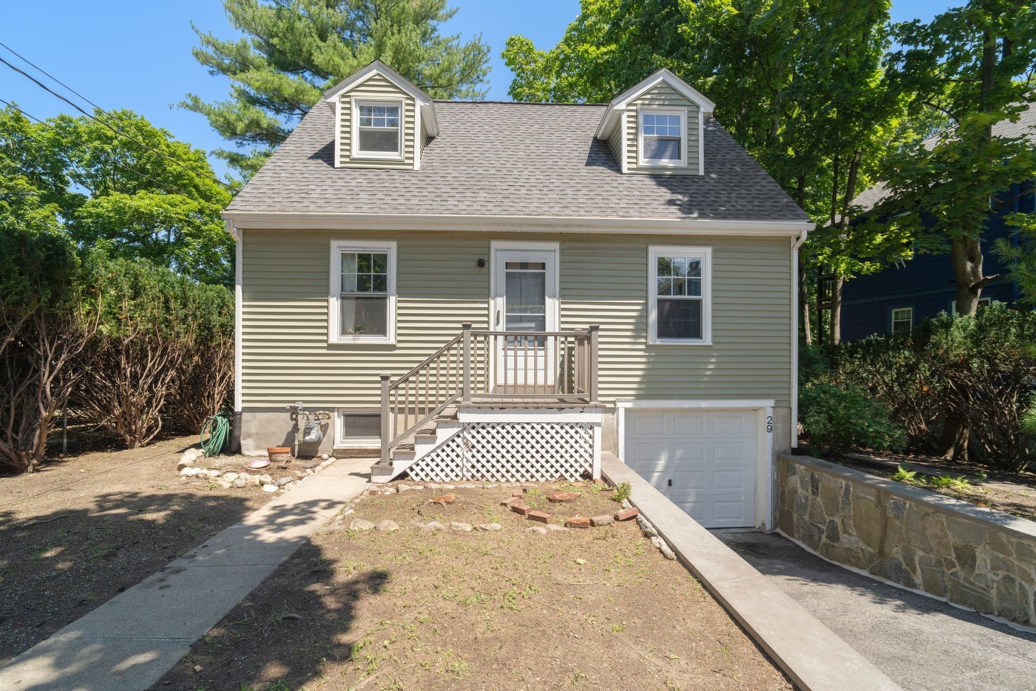 29 Laurel St.
