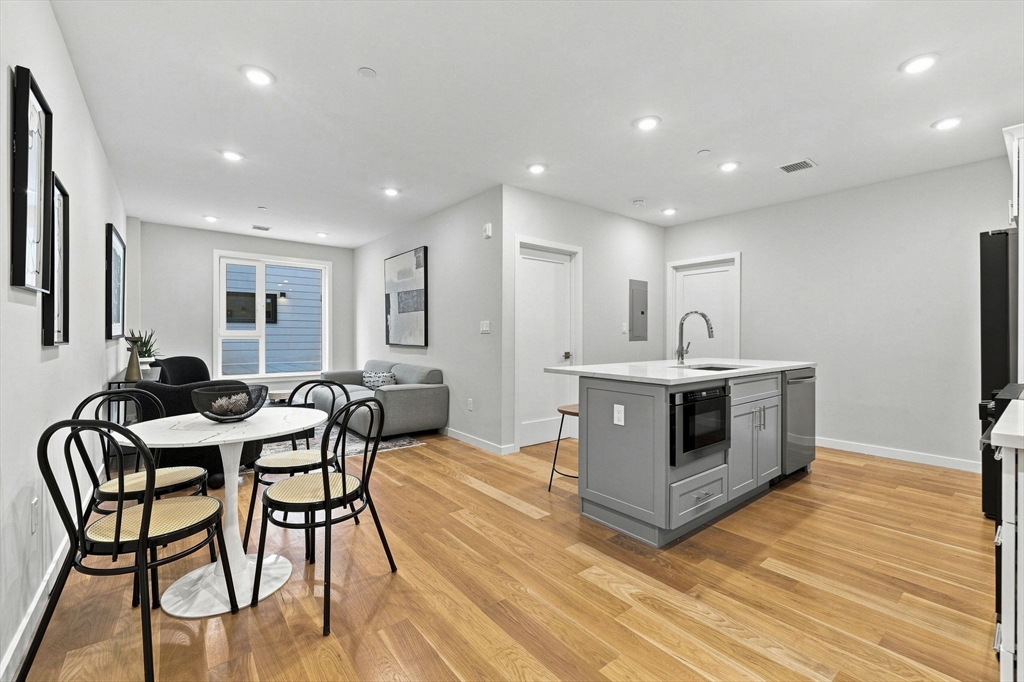 267 Old Colony # 206
