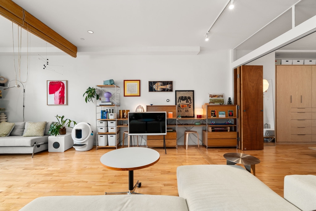 346 Congress Street # 608