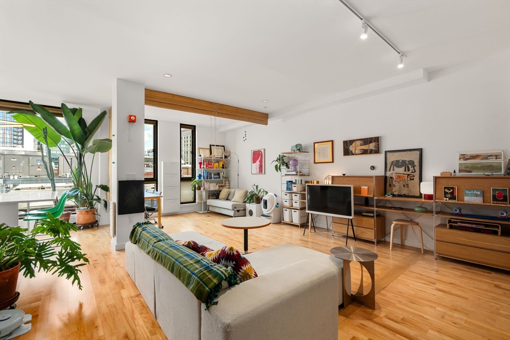 346 Congress Street # 608