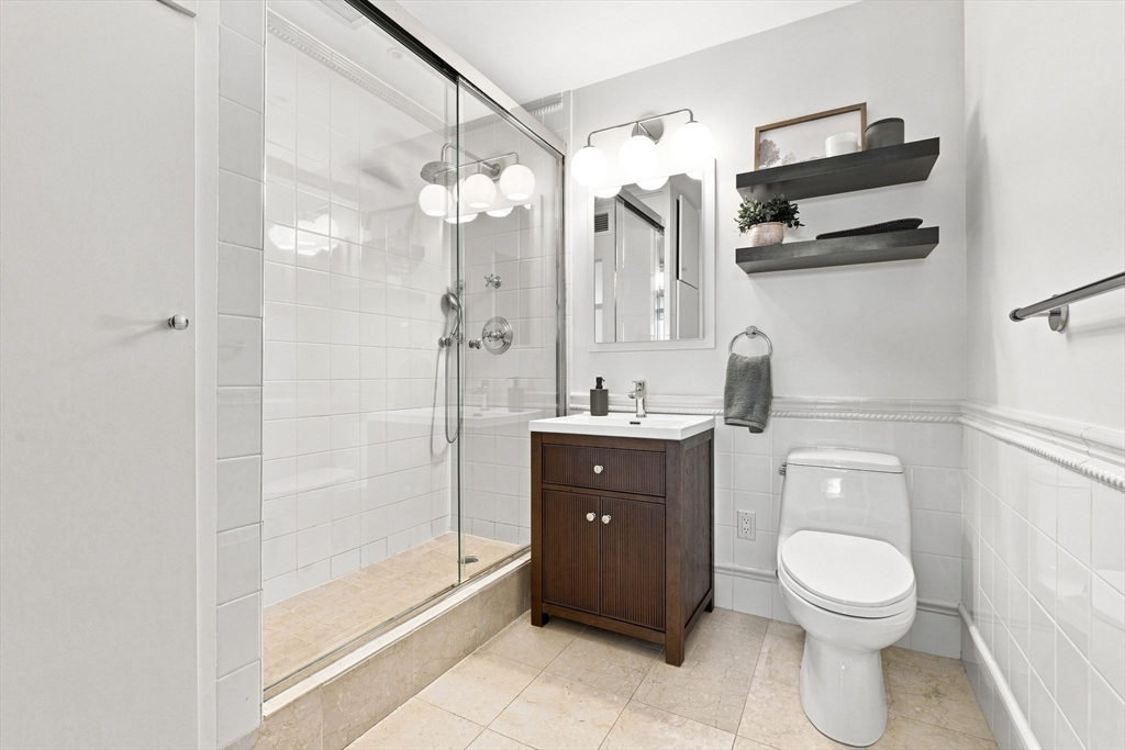 85 E India Row # 8A
