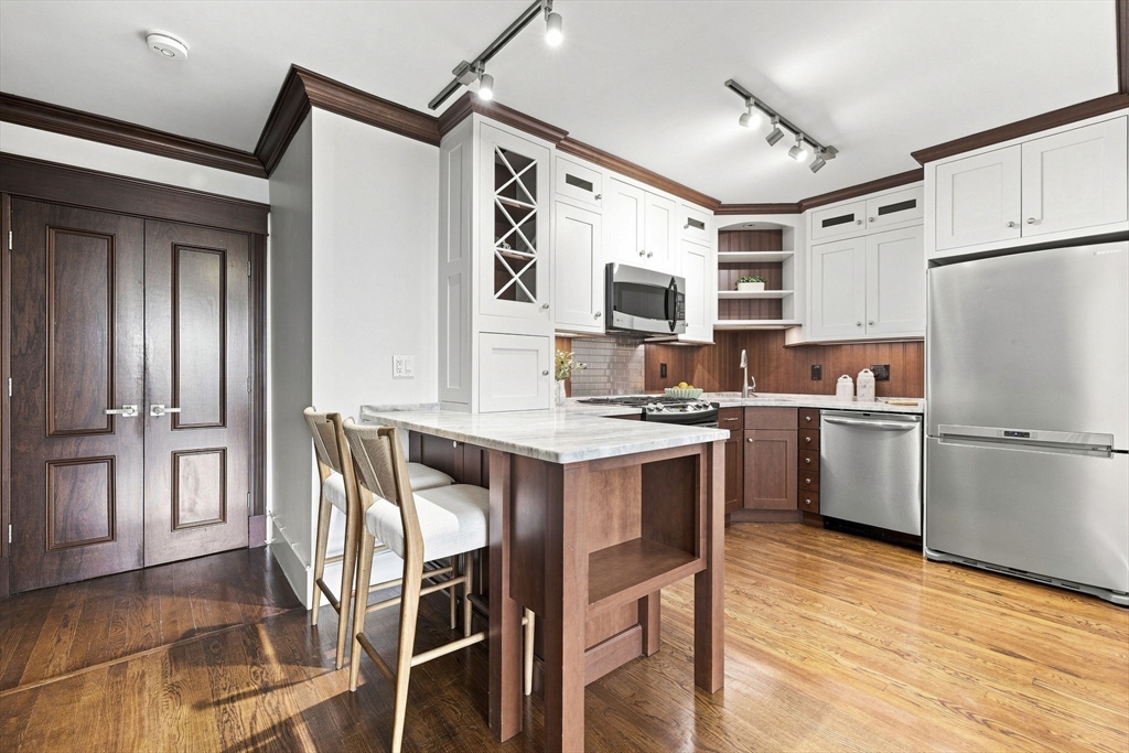 85 E India Row # 8A