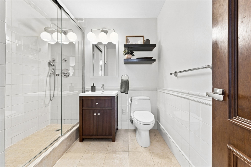 85 E India Row # 8A
