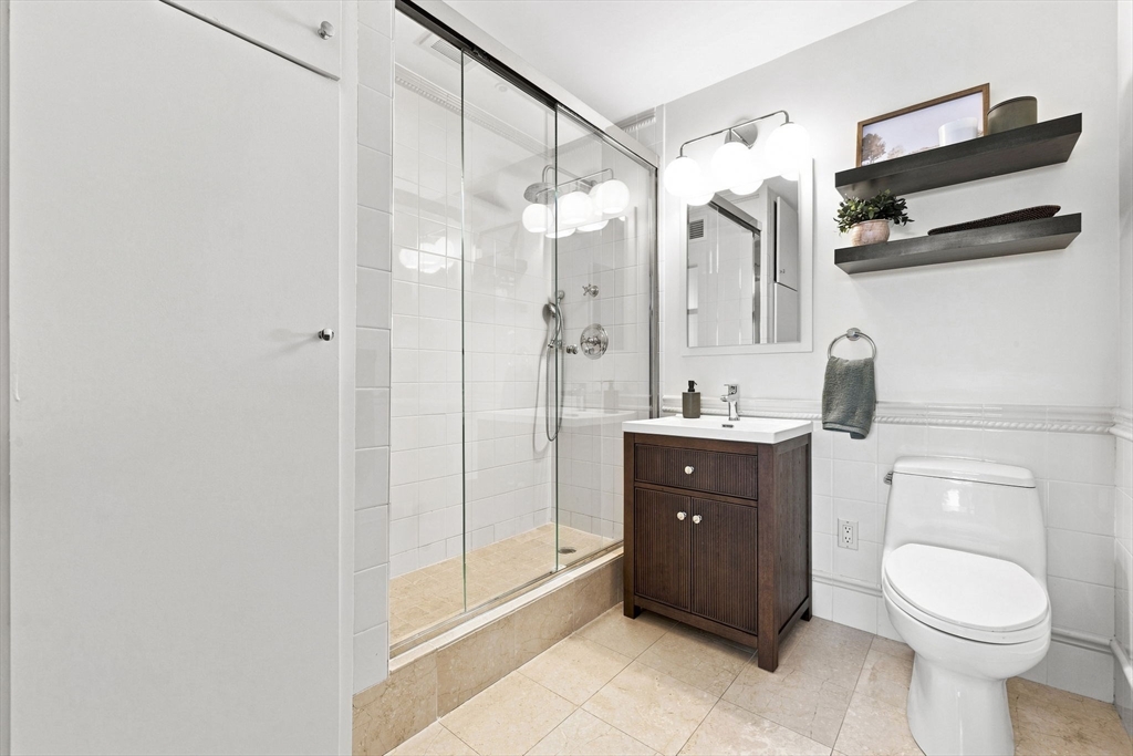 85 E India Row # 8A