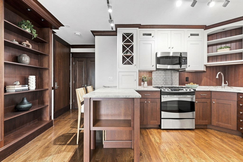 85 E India Row # 8A