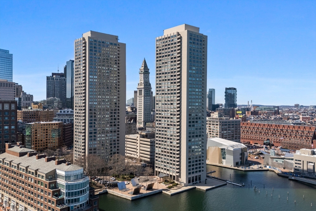 85 E India Row # 8A