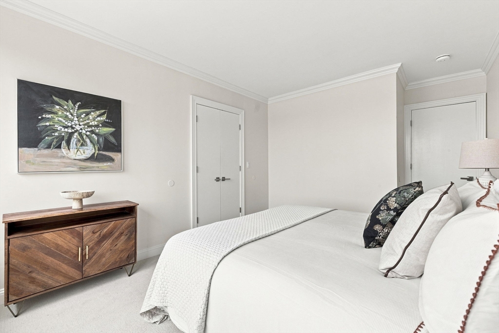 85 E India Row # 8A