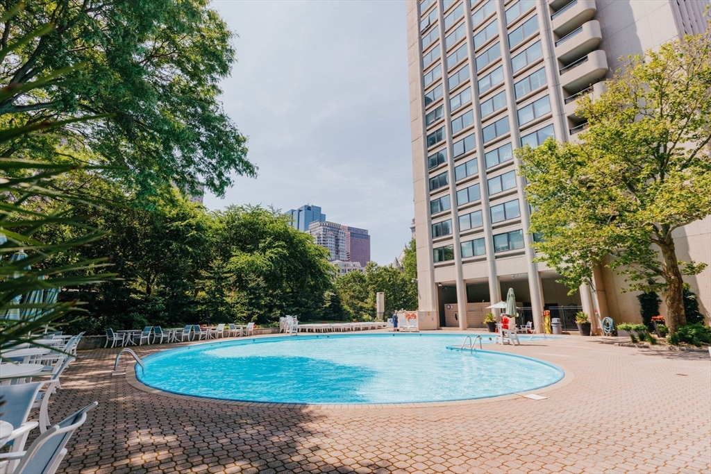 85 E India Row # 8A