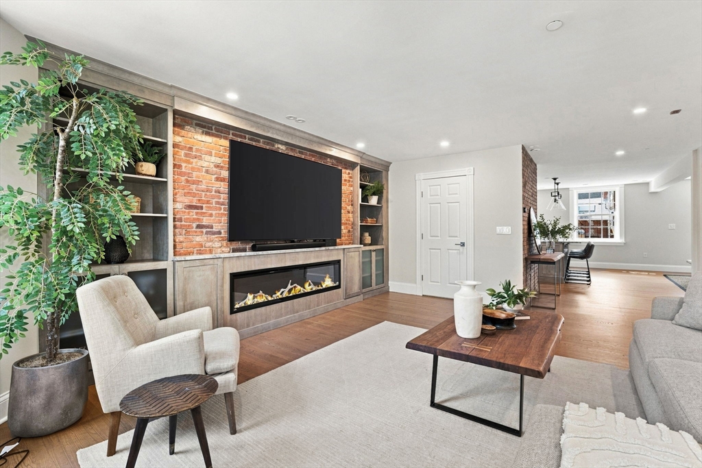 31 Bowdoin St # 4