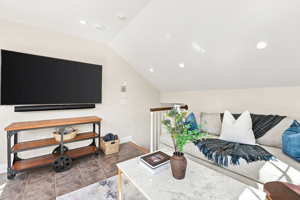 31 Bowdoin St # 4